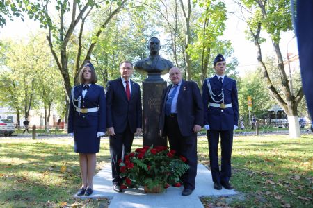  директор ФГУП «ЦАГИ» принял участие в открытии уникального архитектурного комплекса в честь авиаконструкторов (3)